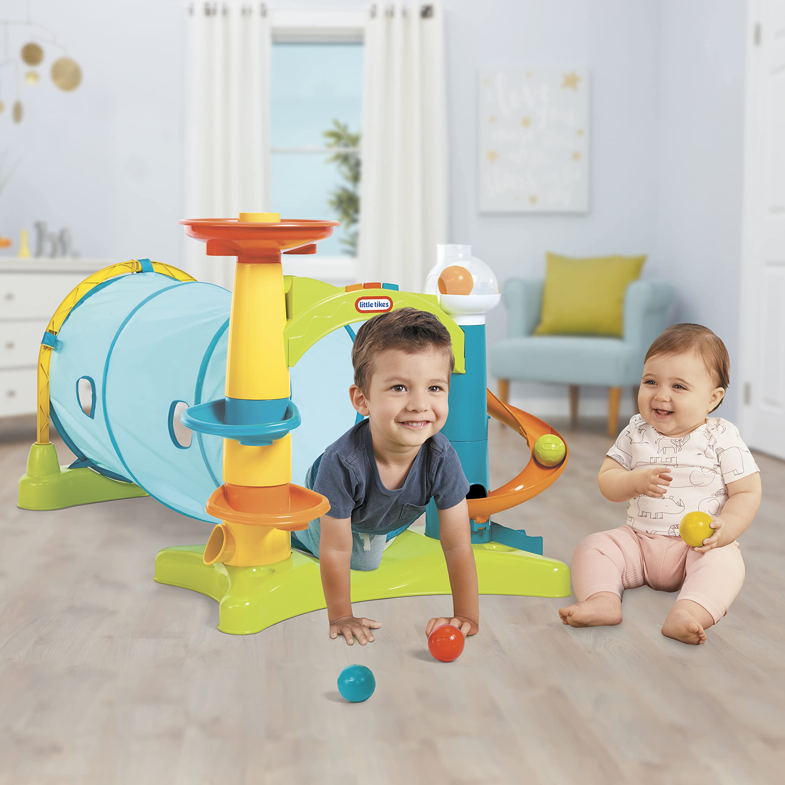 Little Tikes Baby Tunnel Attività 2-in-1 gioco gattonare con palline