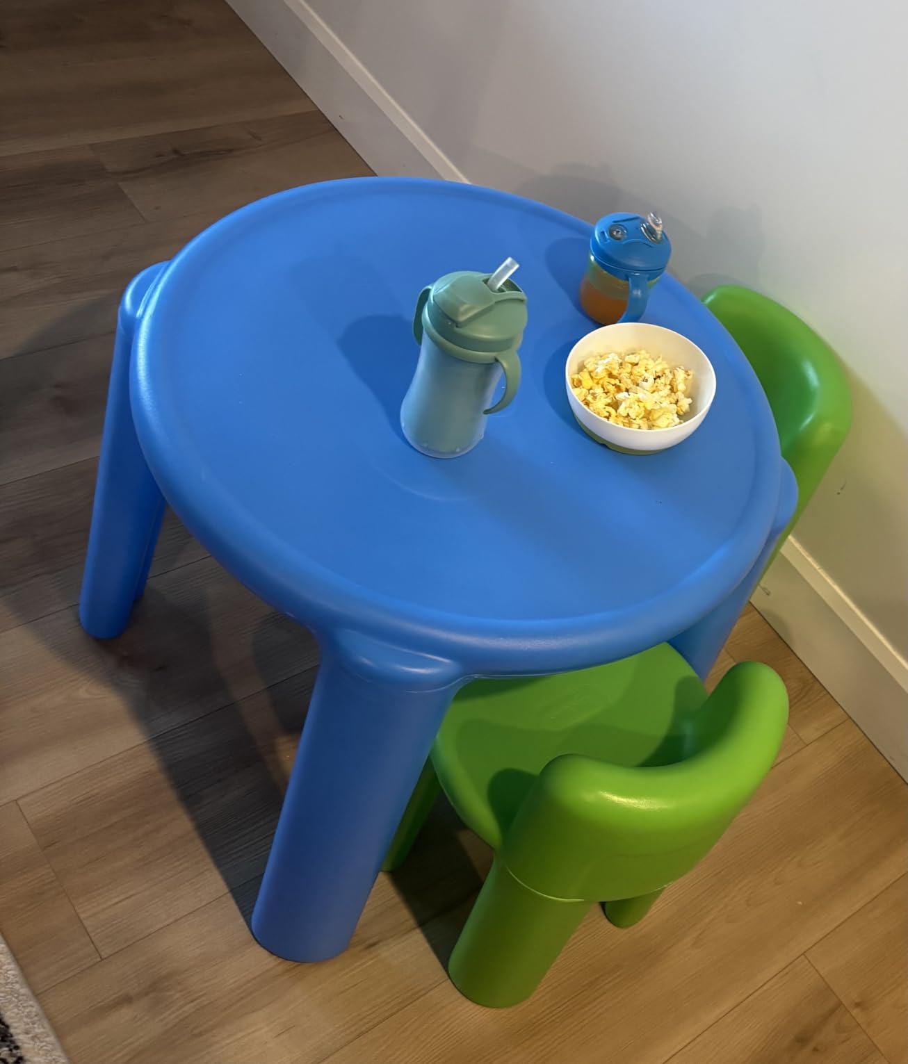 Little Tikes Bright 'n Bold Tavolo con 2 Sedie Verde Blu