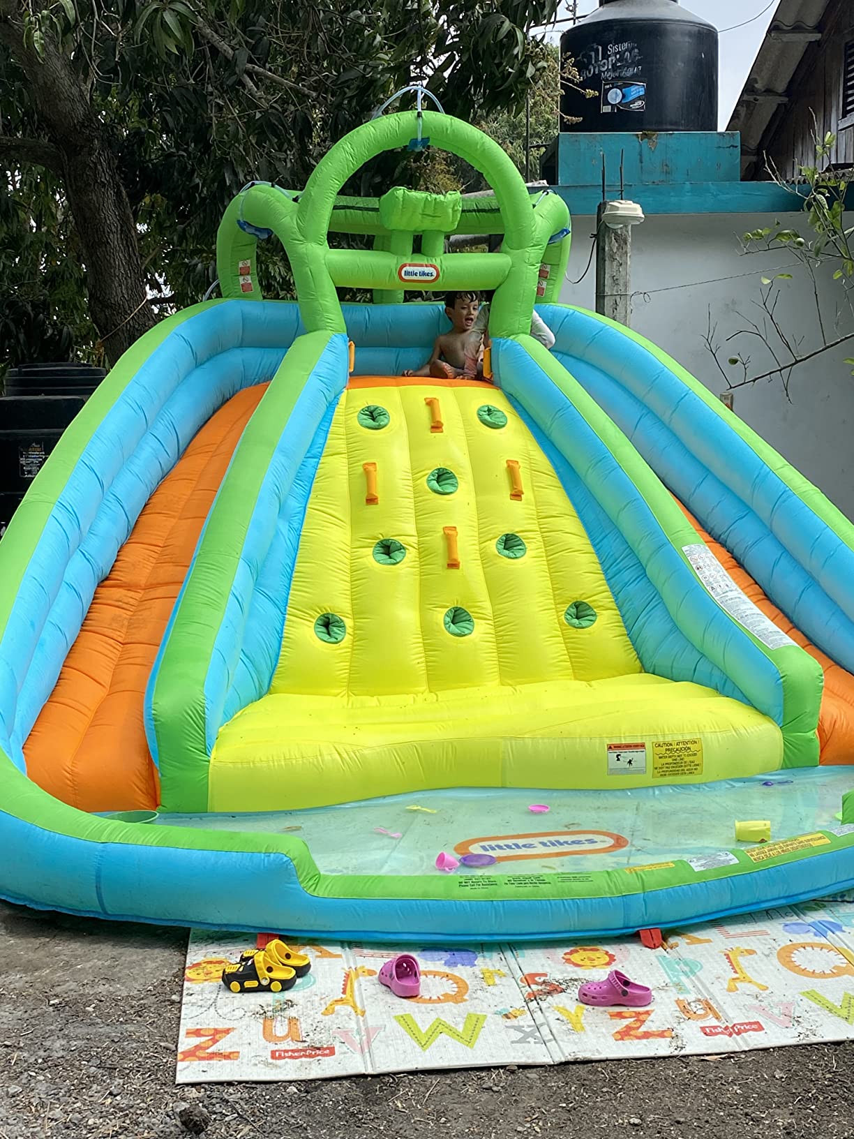 Little Tikes Active Play Rocky Mountain Gonfiabile Acqua Scivoli