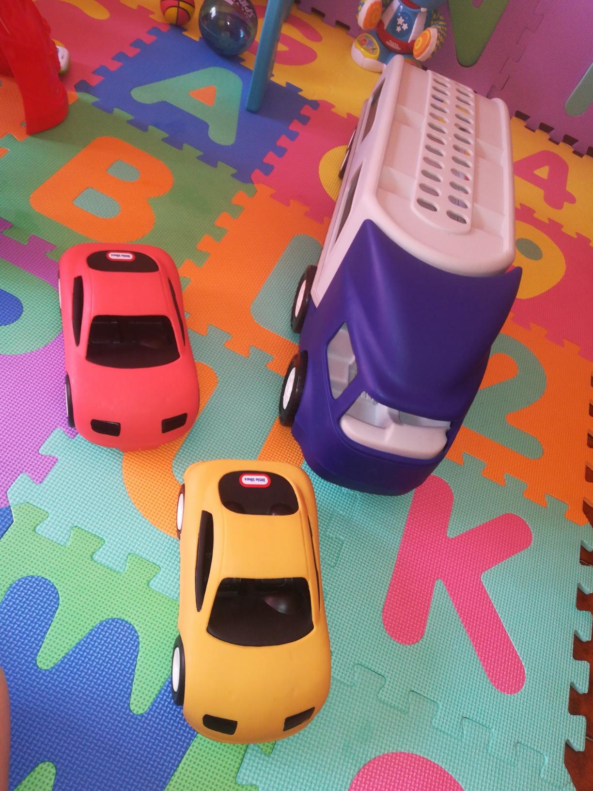 Little Tikes Bisarca camion trasportatore 2 auto bambini