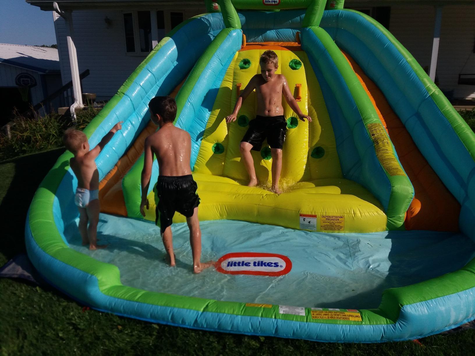 Little Tikes Active Play Rocky Mountain Gonfiabile Acqua Scivoli