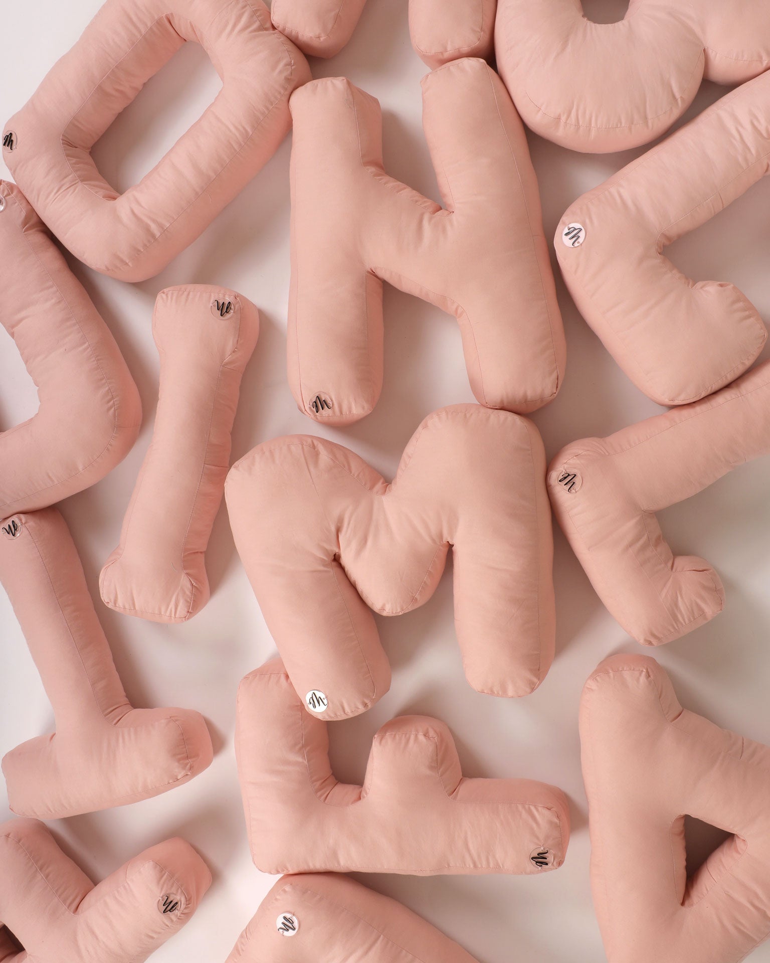 Mondino Cuscino Lettera A in cotone rosa cipria cameretta