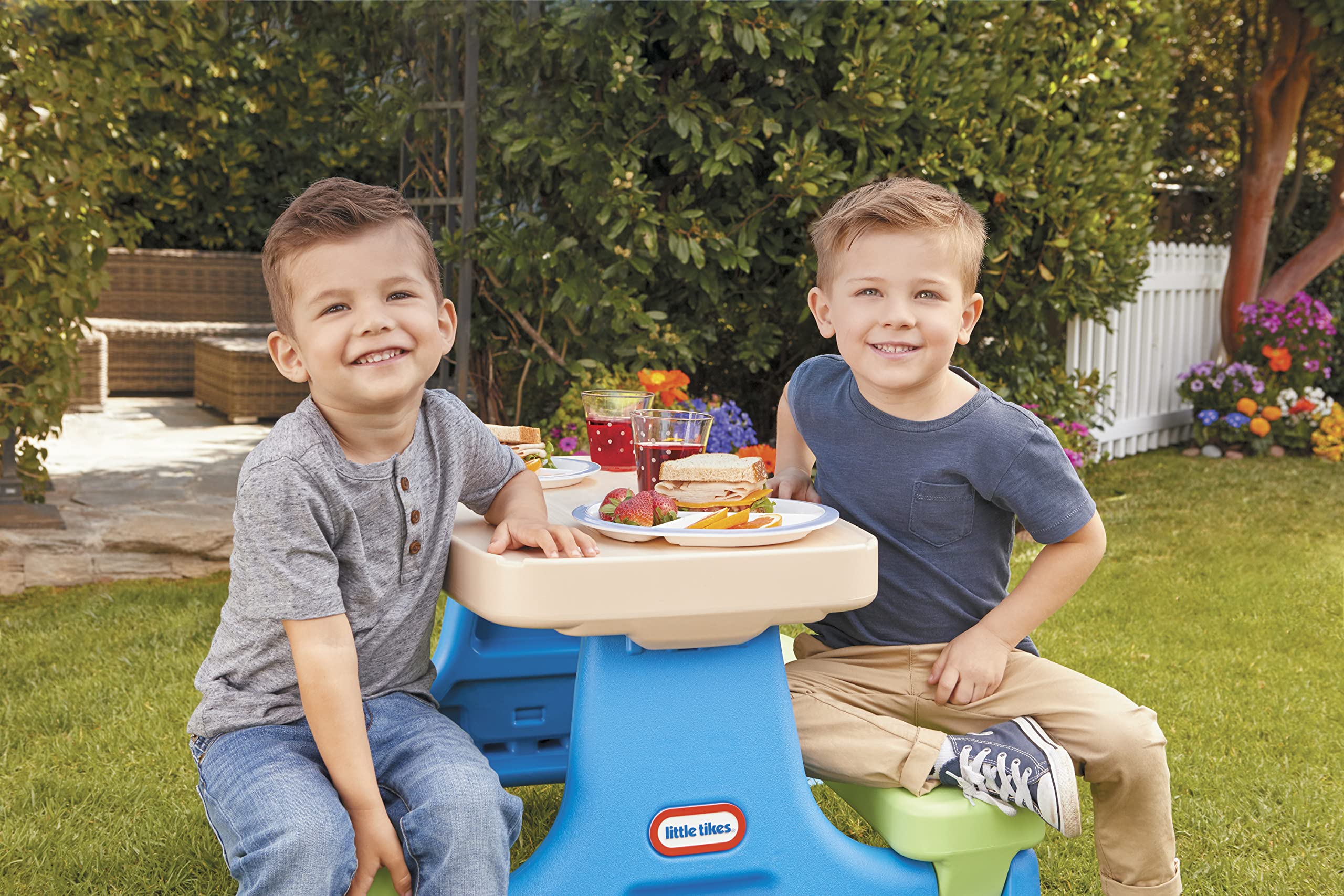 Little Tikes Easy Store Junior Tavolo Picnic con Ombrello
