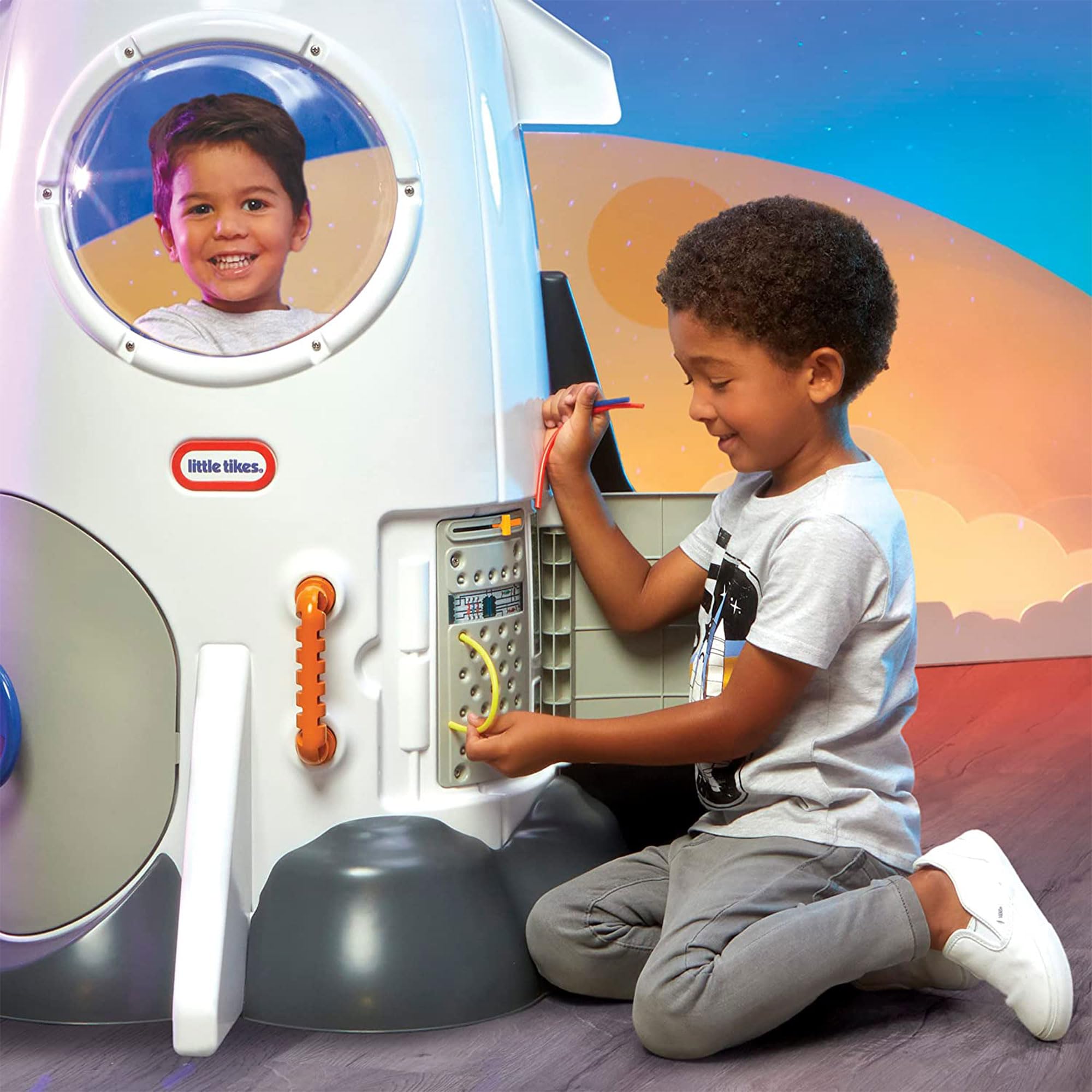Little Tikes Adventure Rocket razzo 120 cm luci suoni 2 anni+